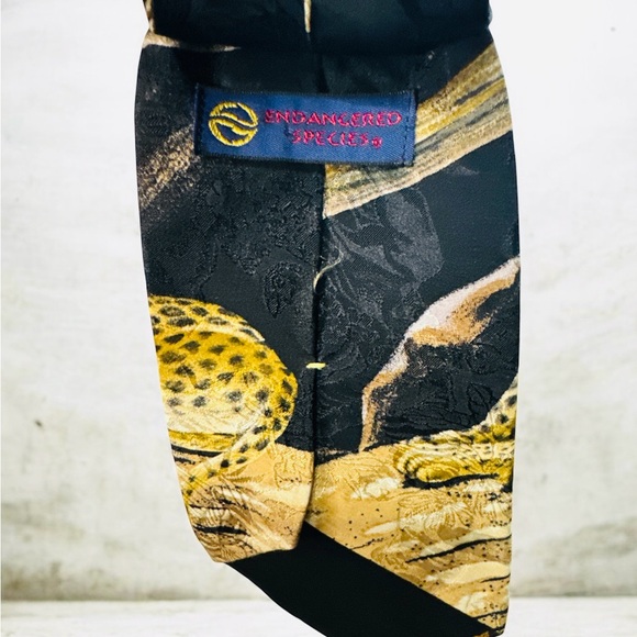 Leopard Print Necktie with Bronze Leopard Brooch - Picture 3 of 4